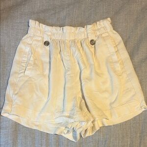 American eagle cream shorts